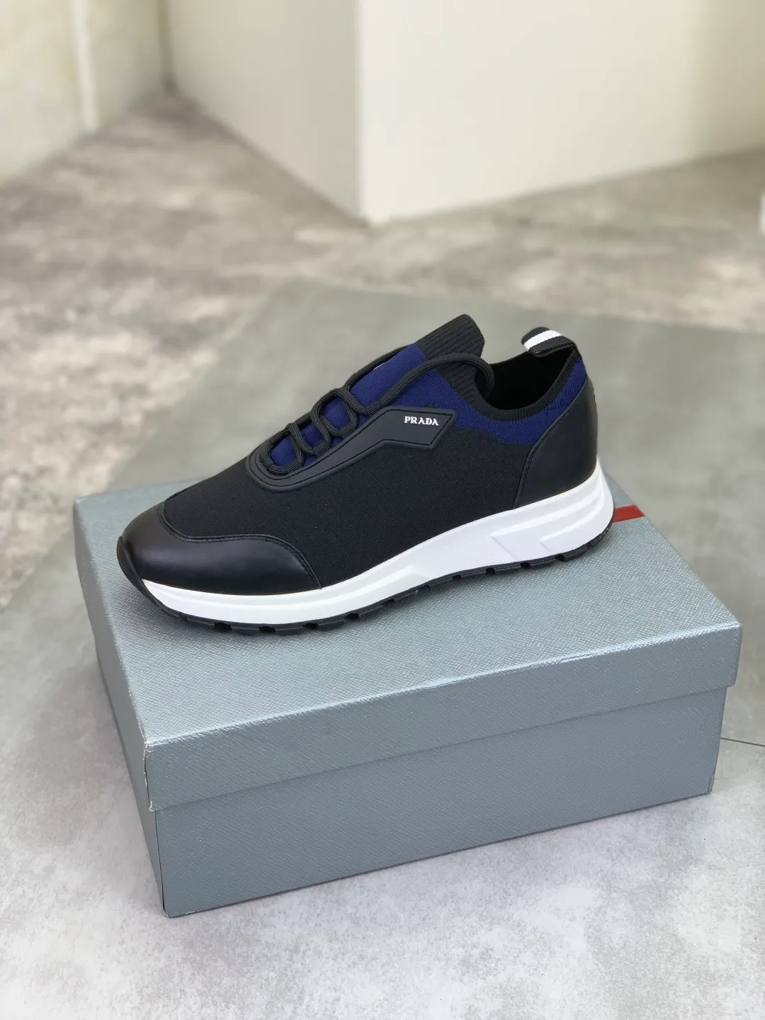 Men's Men's Shoes 💰P500💰【New Style】 (PRADA) The latest model of men's shoes has been launched on the official website in 1:1 copy, synchronized with Hong Kong counters, and on the same catwalk; all made of cowhide Epoxy mesh ➕Imported breathable fabric with cowhide lining, 🍡🍡Original 1:1 rubber outsole, non-slip and wear-resistant; comfortable on the feet, attractive style, fine workmanship, and simple and neat shoe lasts, highlighting a man's boldness and toughness, 👍size 38 to 44 3⃣️Color🉑️Choose